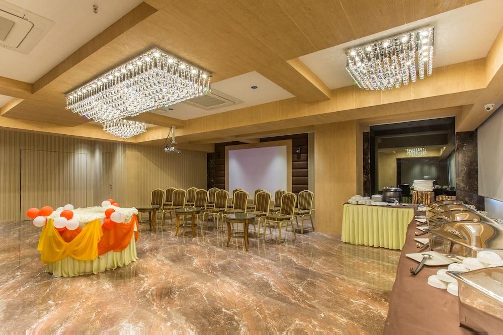 Hotel Abika Elite Uddzsaín Kültér fotó