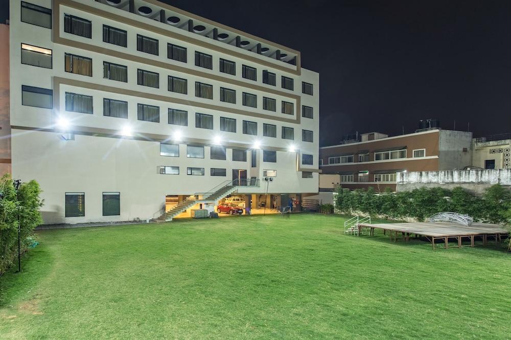 Hotel Abika Elite Uddzsaín Kültér fotó