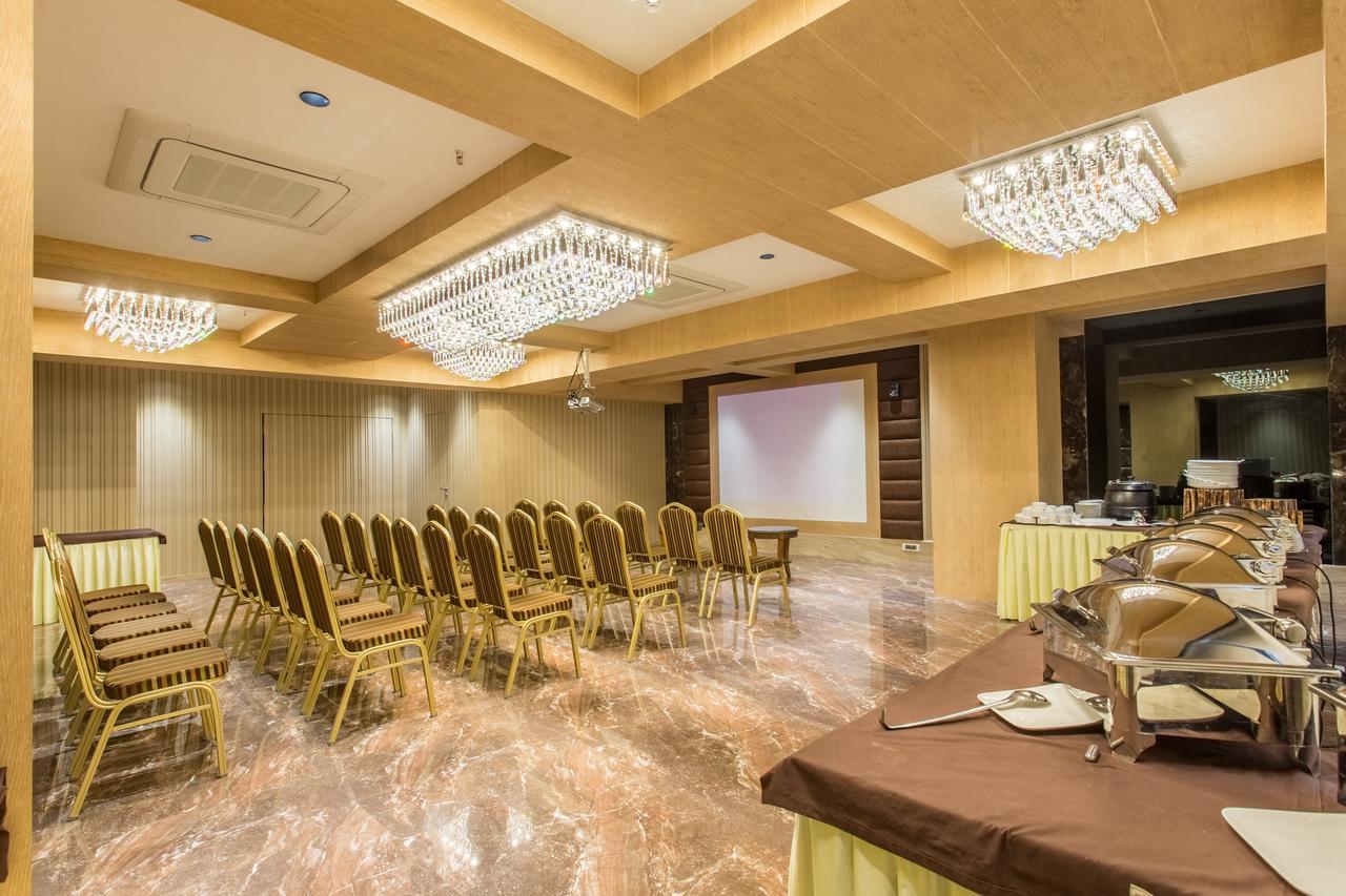 Hotel Abika Elite Uddzsaín Kültér fotó