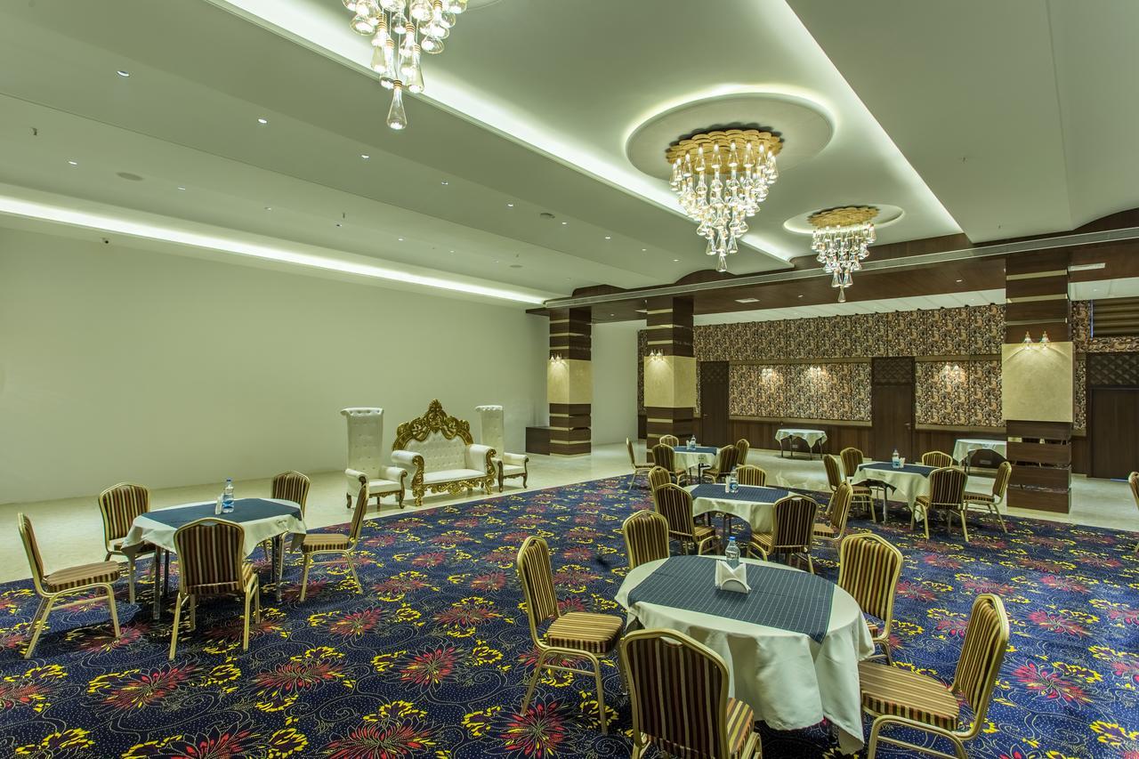 Hotel Abika Elite Uddzsaín Kültér fotó